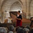 Concert de musique ancienne dans une salle voûtée en pierre