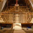 Ancienne grange en bois aménagée pour des répétitions artistiques